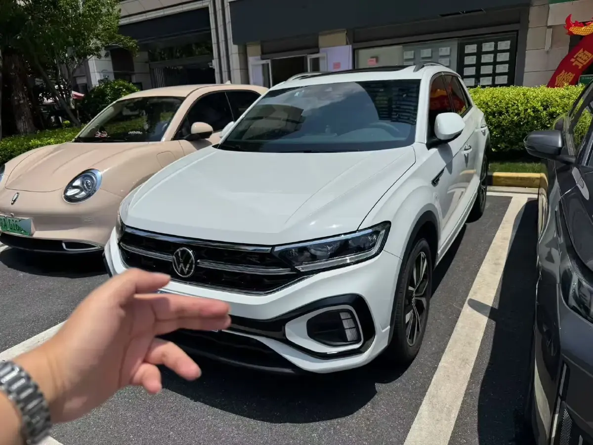 2025 Volkswagen T-Roc 1.5T 160HP L4 7DCT