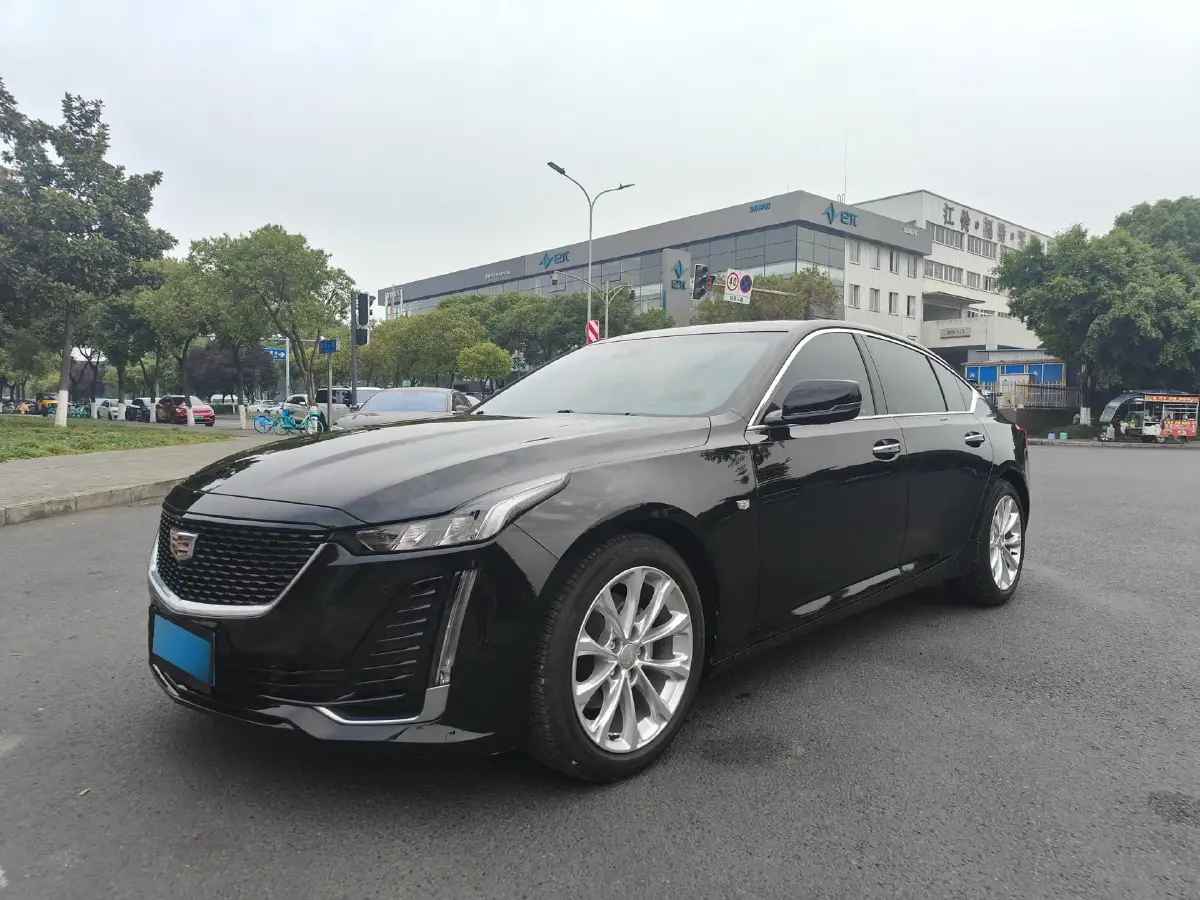 2023 Cadillac CT5 2.0T 237HP L4 10AT