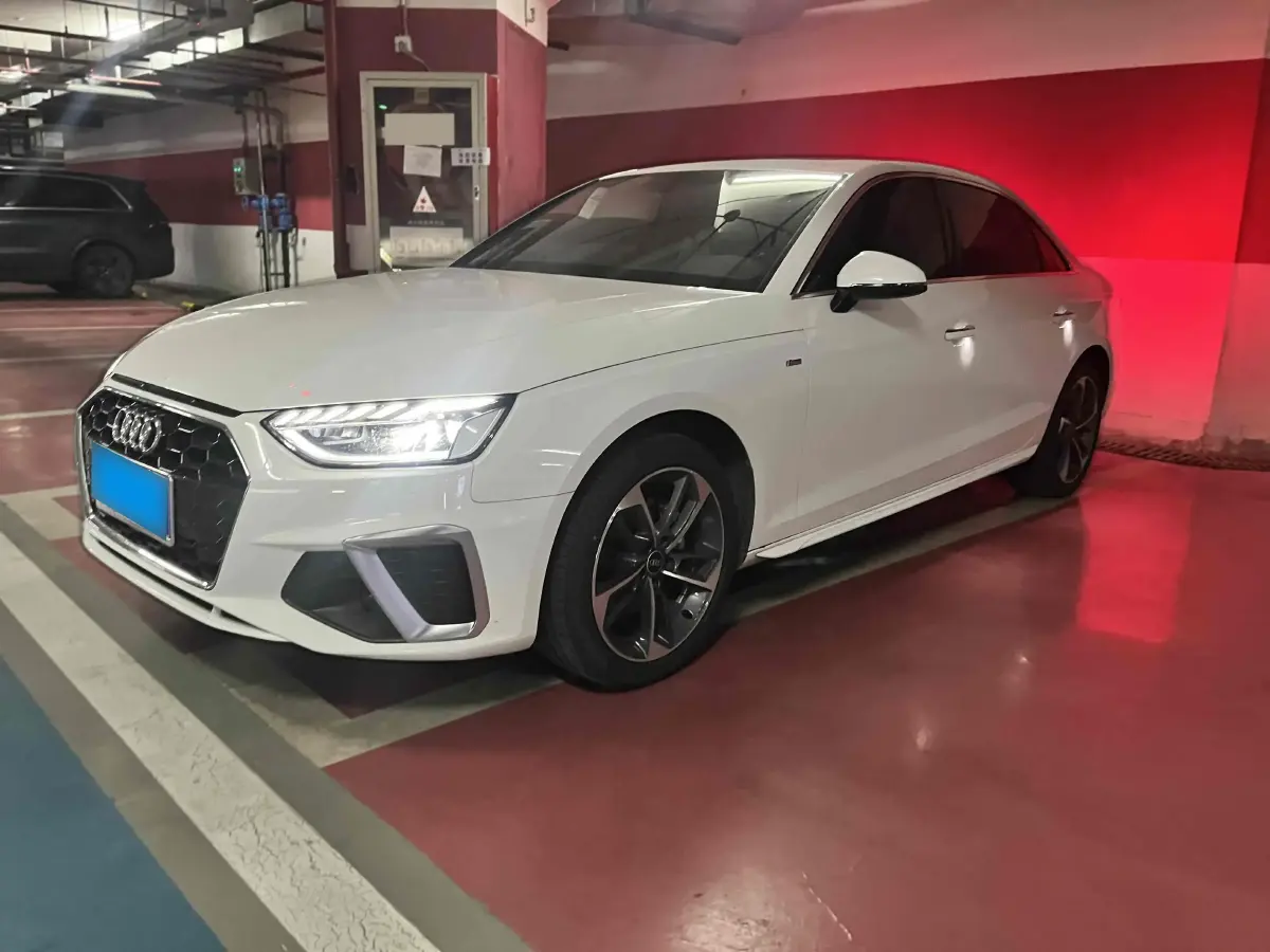 2022 Audi A4L 2.0T 190HP L4 7DCT