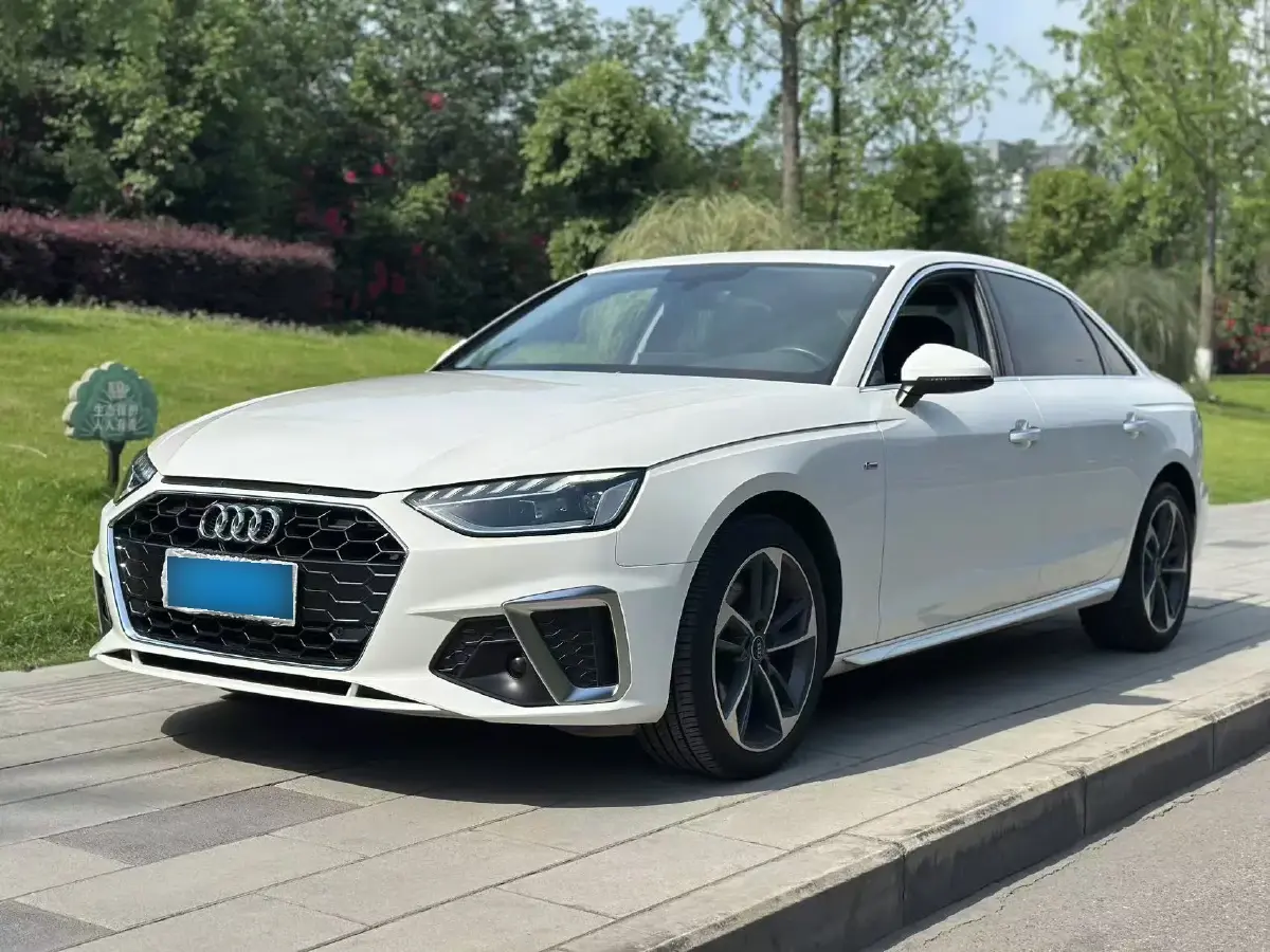 2022 Audi A4L 2.0T 190HP L4 7DCT