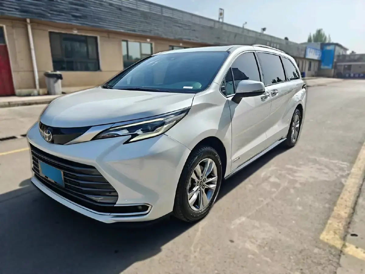 2021 Toyota Sienna 2.5L 192HP L4 E-CVT Hybrid