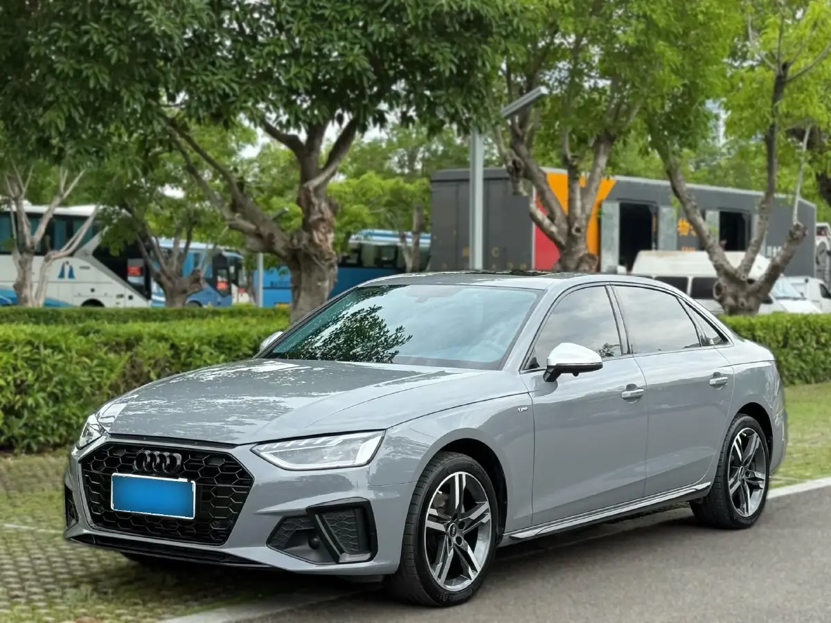 2022 Audi A4L 2.0T 190HP L4 7DCT