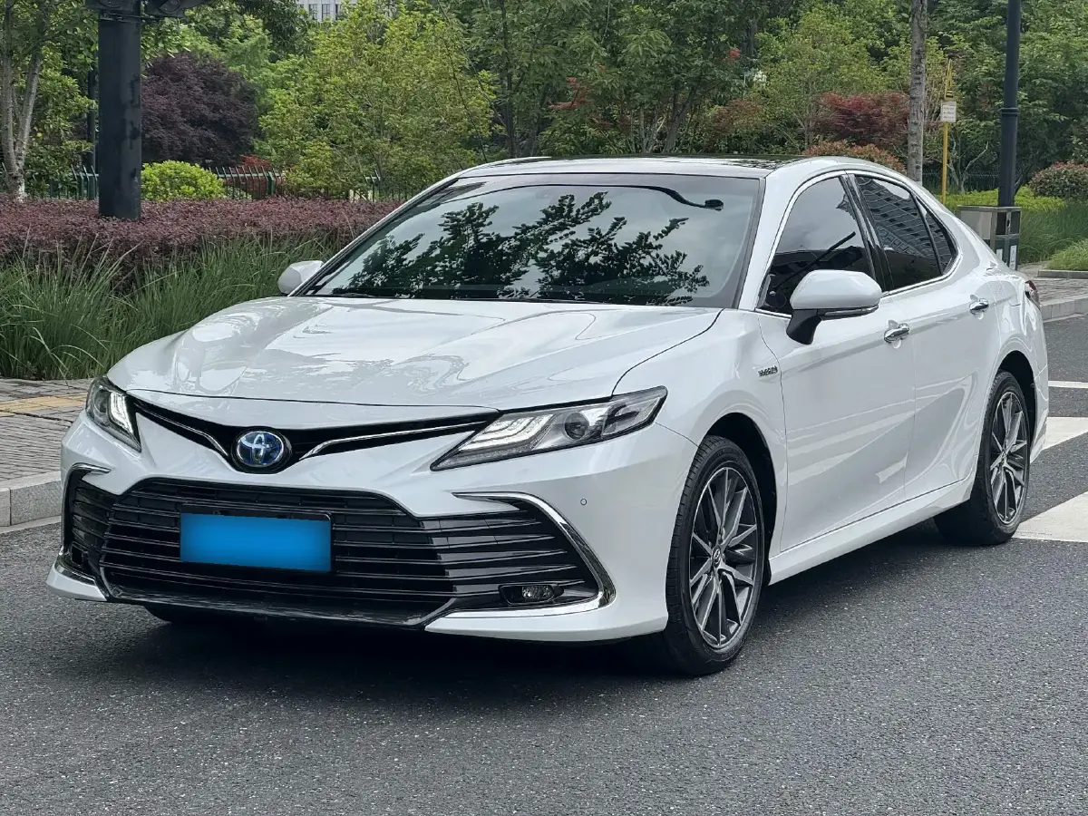 2021 Toyota Camry 2.5L 178HP L4 E-CVT Hybrid