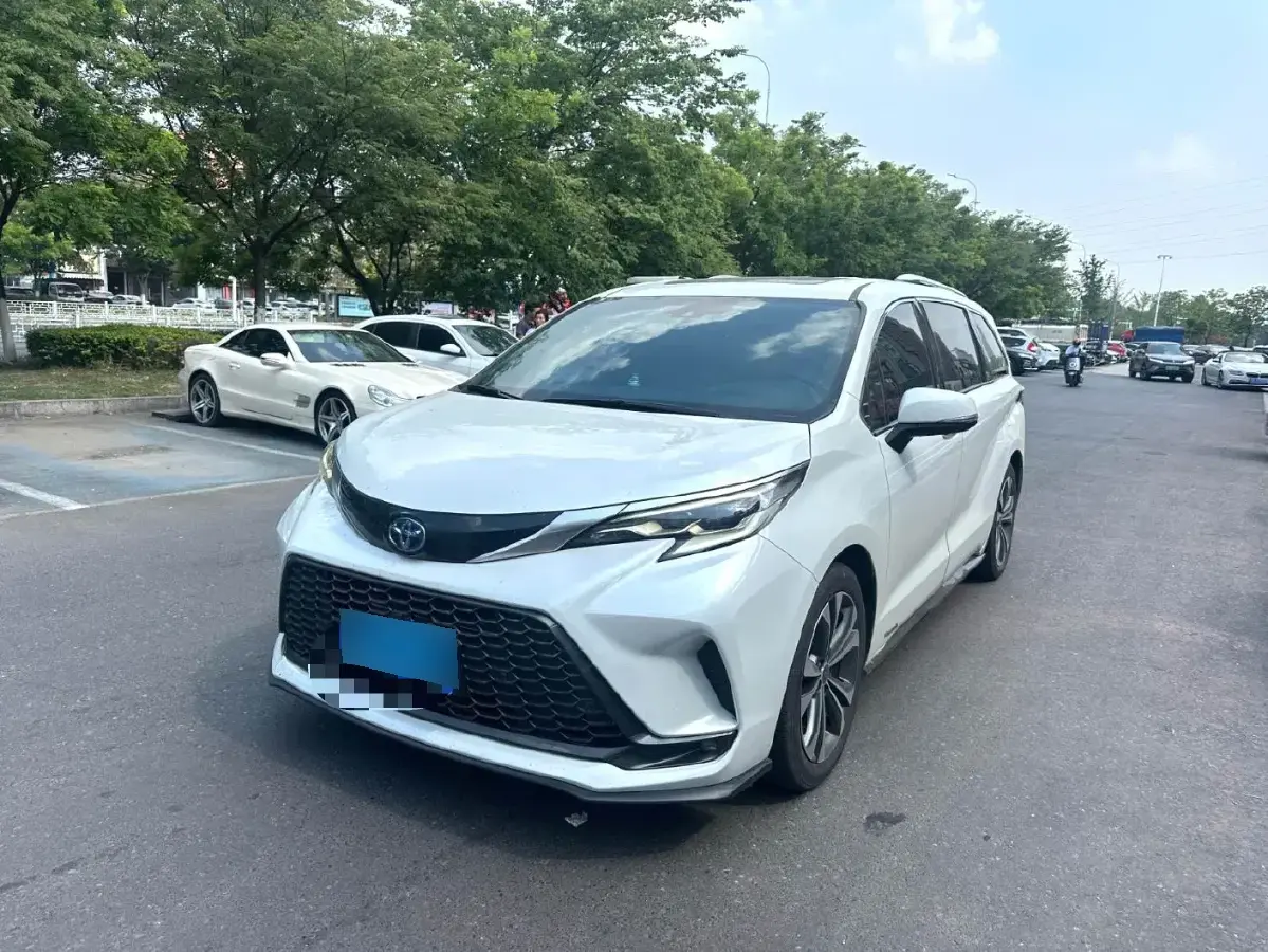 2022 Toyota Granvia 2.5L 192HP L4 E-CVT Hybrid