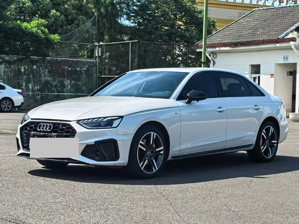 2022 Audi A4L 2.0T 190HP L4 7DCT