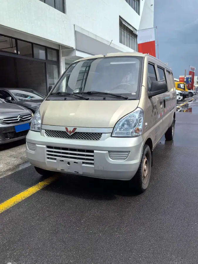 2022 WuLing RongGuang S 1.2L 76HP L4 5MT