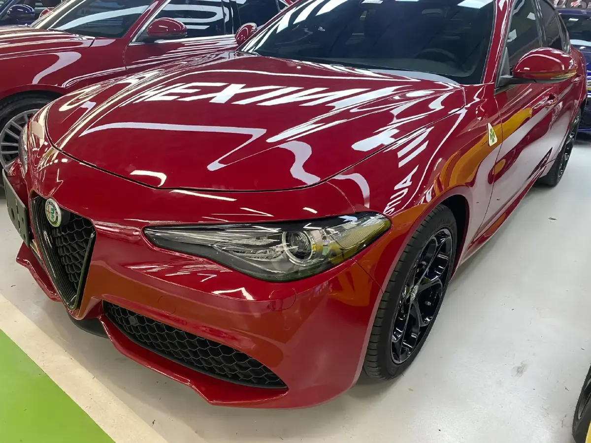 2022 Alfa Romeo Giulia 2.0T 280HP L4 8AT