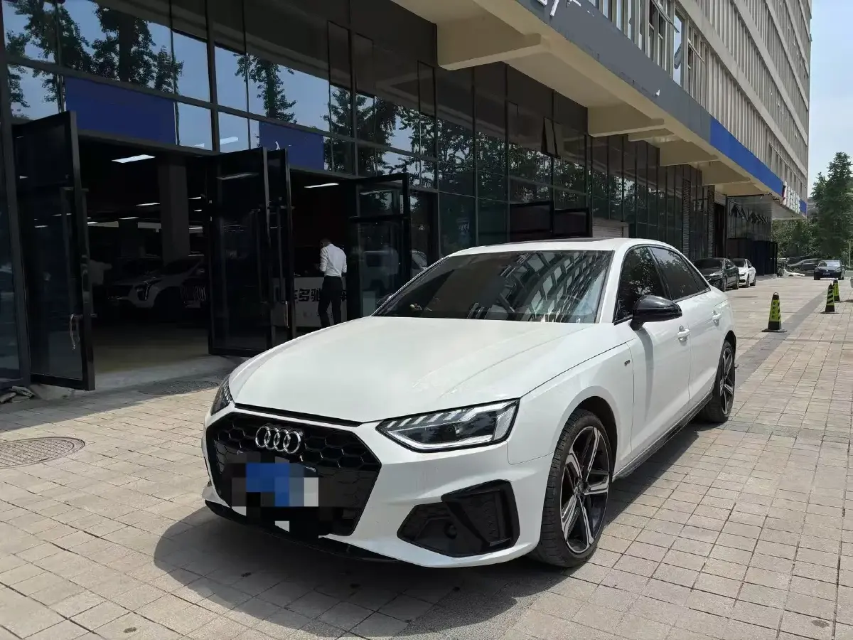 2022 Audi A4L 2.0T 190HP L4 7DCT