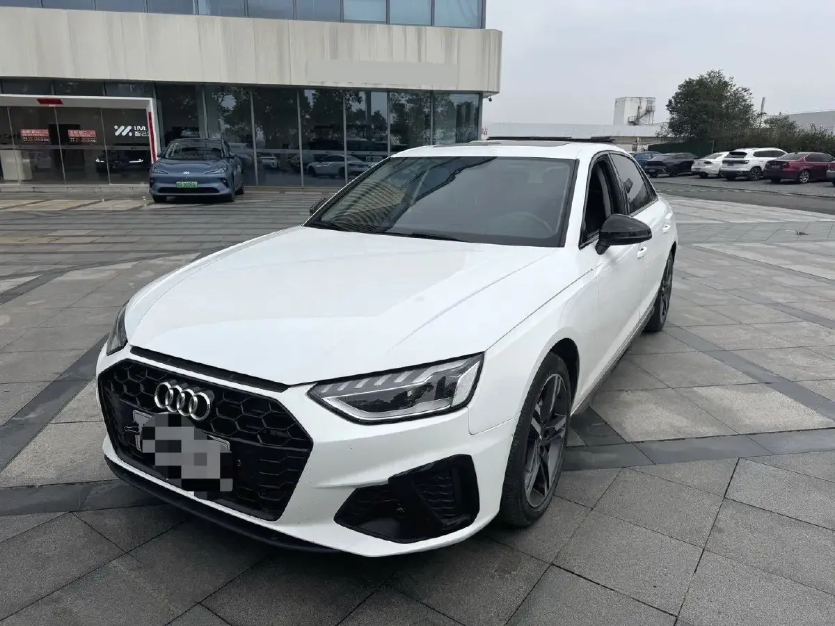 2023 Audi A4L 2.0T 190HP L4 7DCT