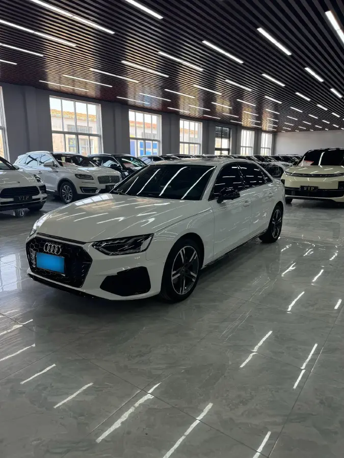 2022 Audi A4L 2.0T 190HP L4 7DCT