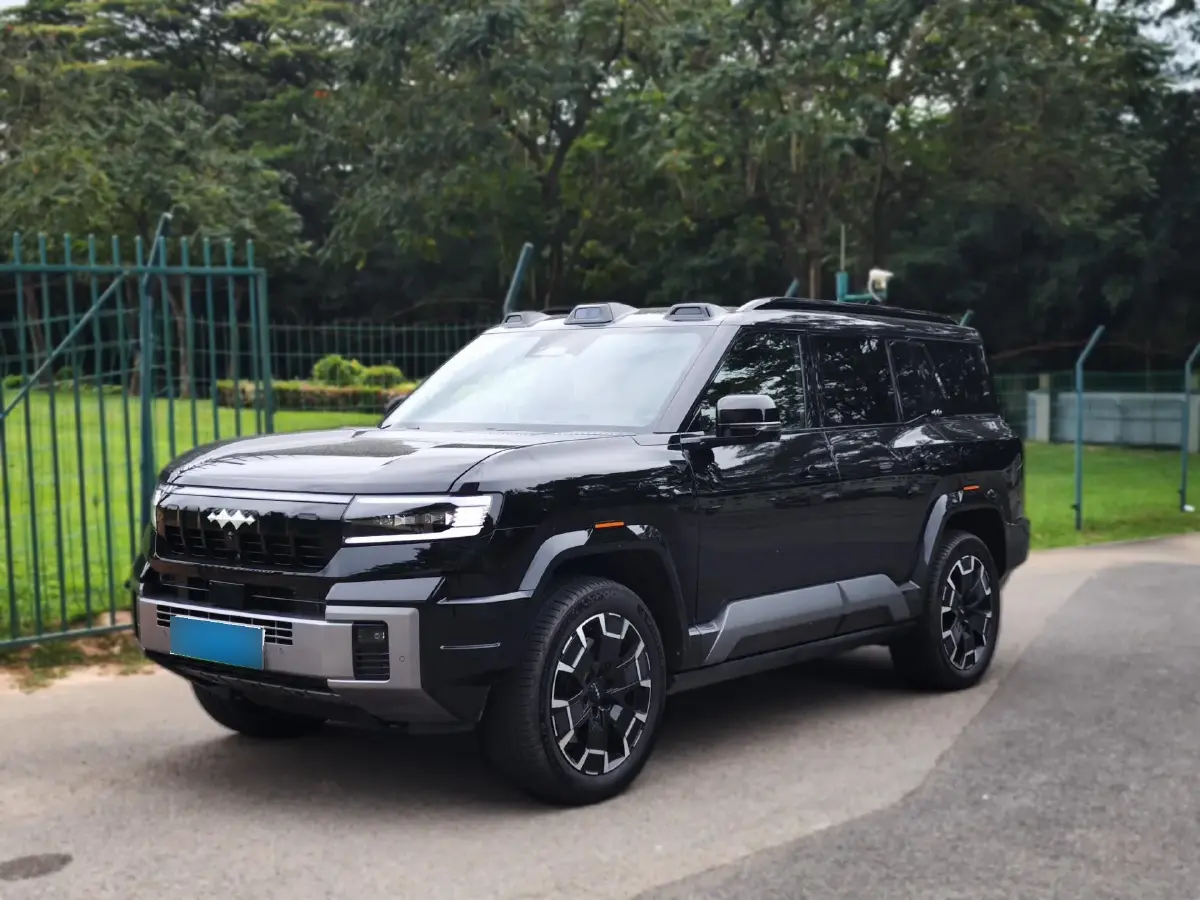 2025 FangChengBao Bao 8 2.0T 245HP L4 E-CVT PHEV 36.8KWH