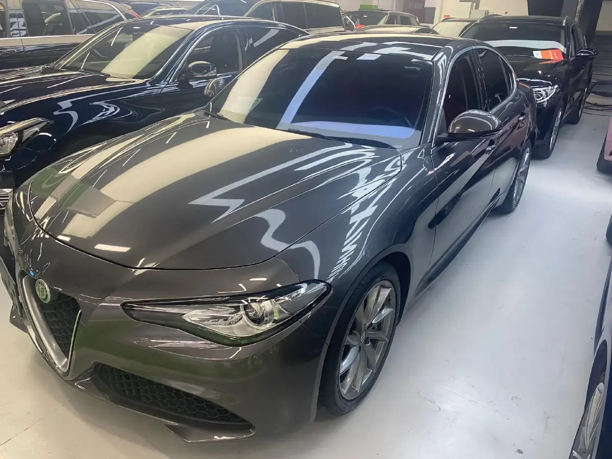 2021 Alfa Romeo Giulia 2.0T 280HP L4 8AT