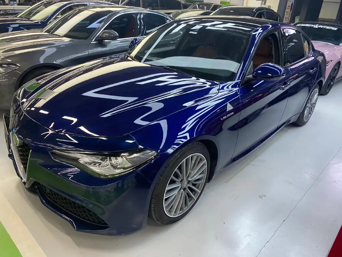 2022 Alfa Romeo Giulia 2.0T 280HP L4 8AT