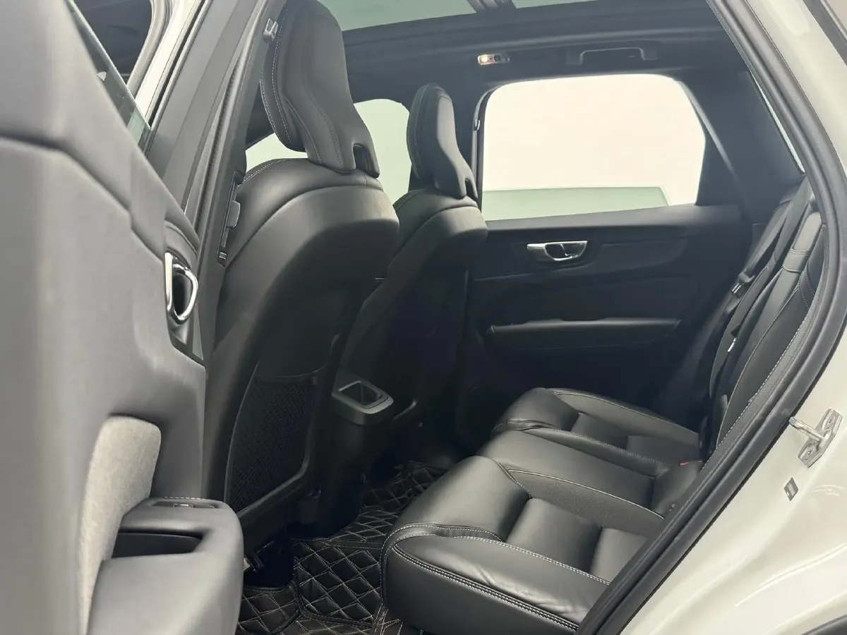 2020 Volvo XC60 2.0T 254HP L4 8AT,autocango,china used car exporter,china ev exporter,chinese used car exporter,chinese used ev exporter