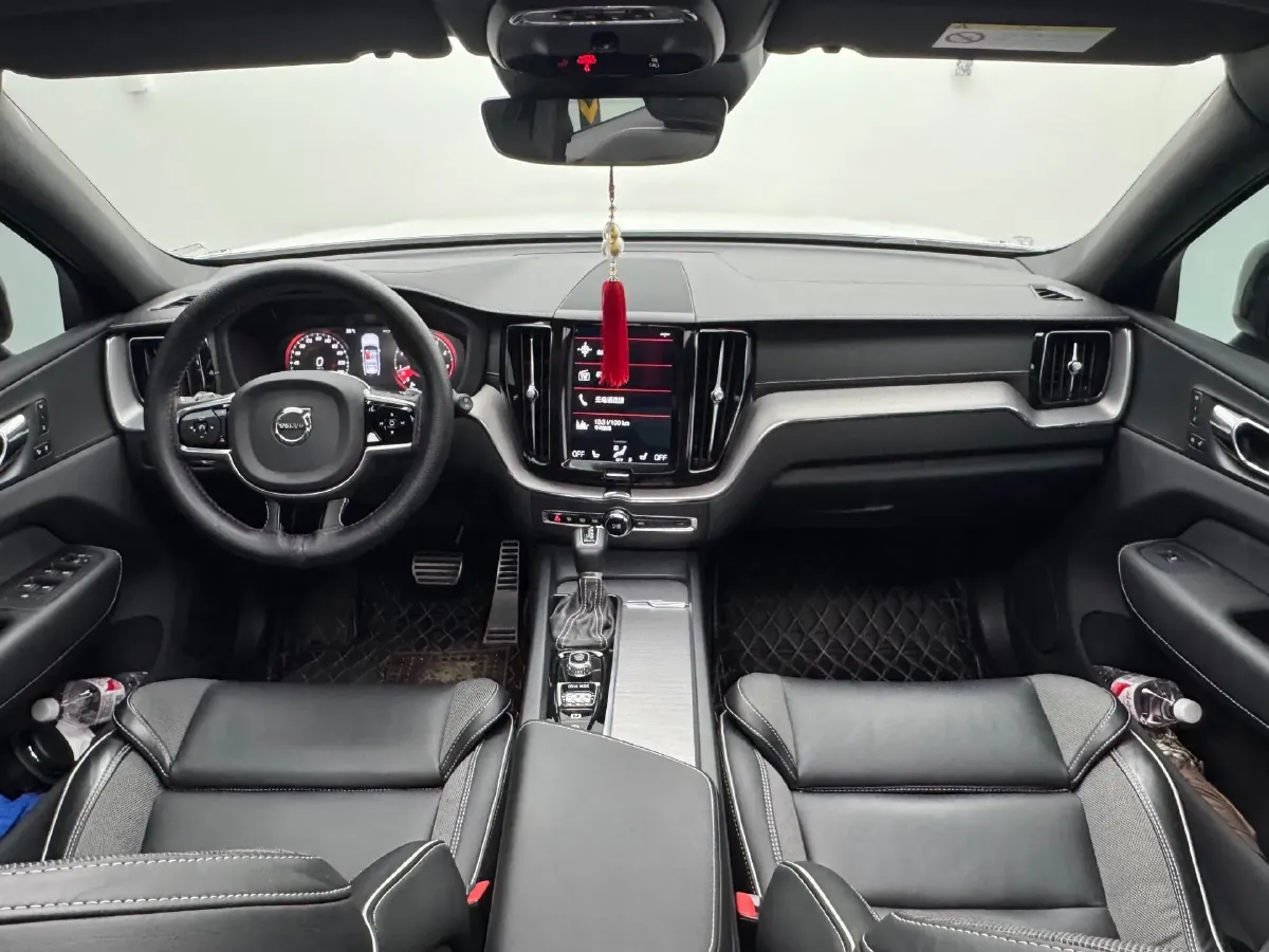 2020 Volvo XC60 2.0T 254HP L4 8AT,autocango,china used car exporter,china ev exporter,chinese used car exporter,chinese used ev exporter