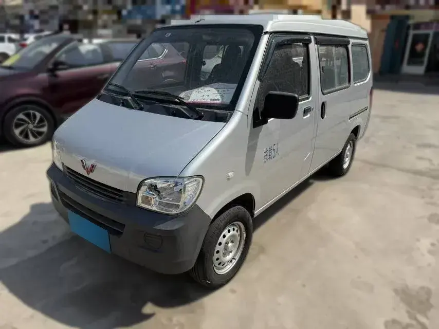 2022 WuLing RongGuang S 1.2L 76HP L4 5MT