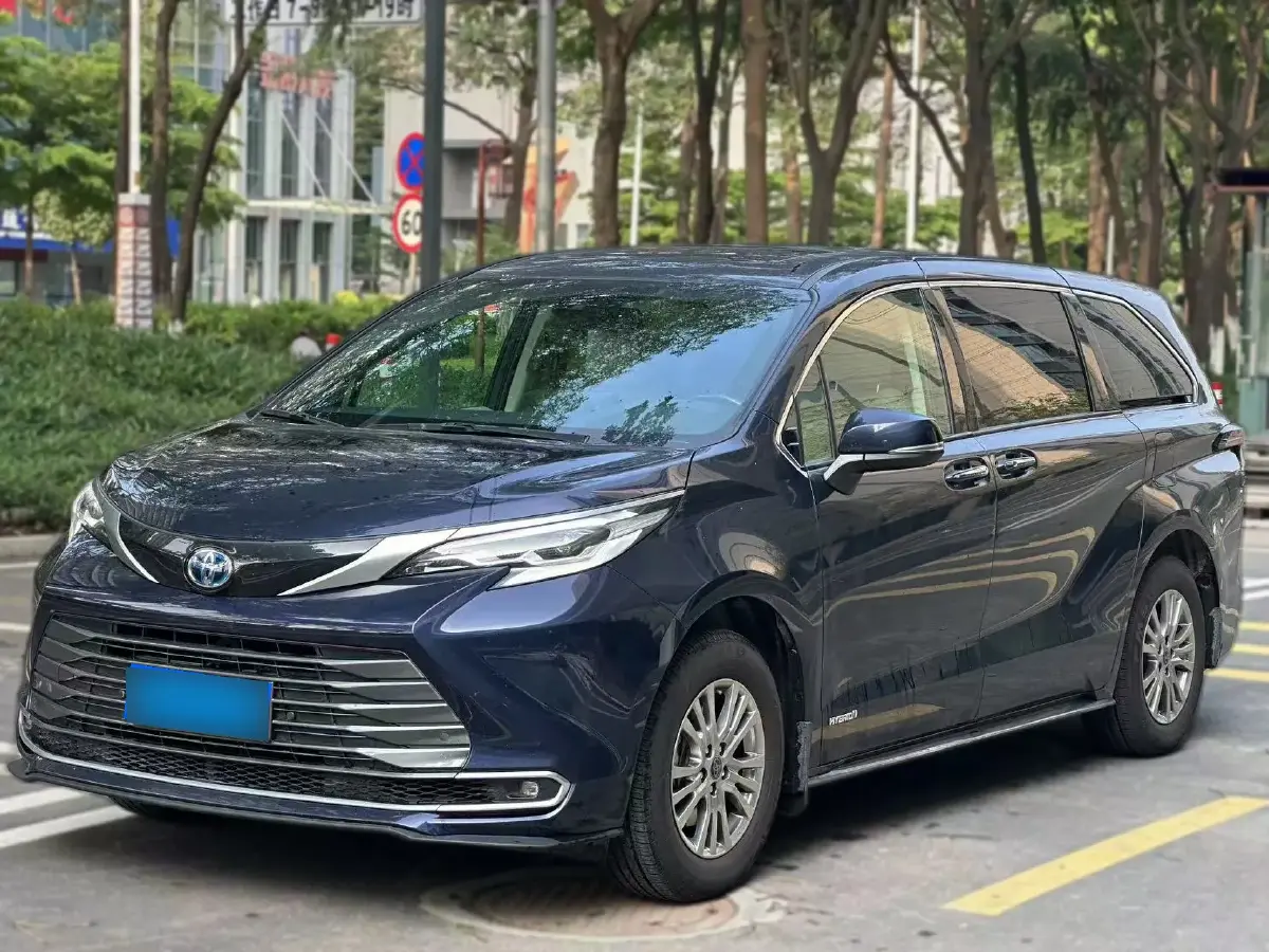 2021 Toyota Sienna 2.5L 192HP L4 E-CVT Hybrid