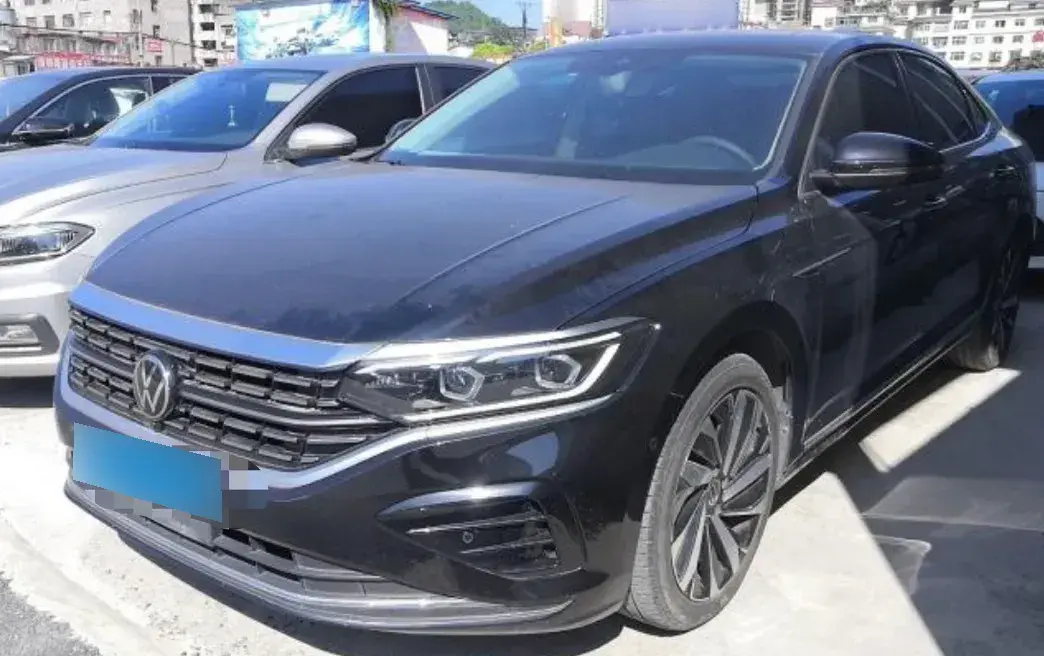 2023 Volkswagen Passat 2.0T 220HP L4 7DCT