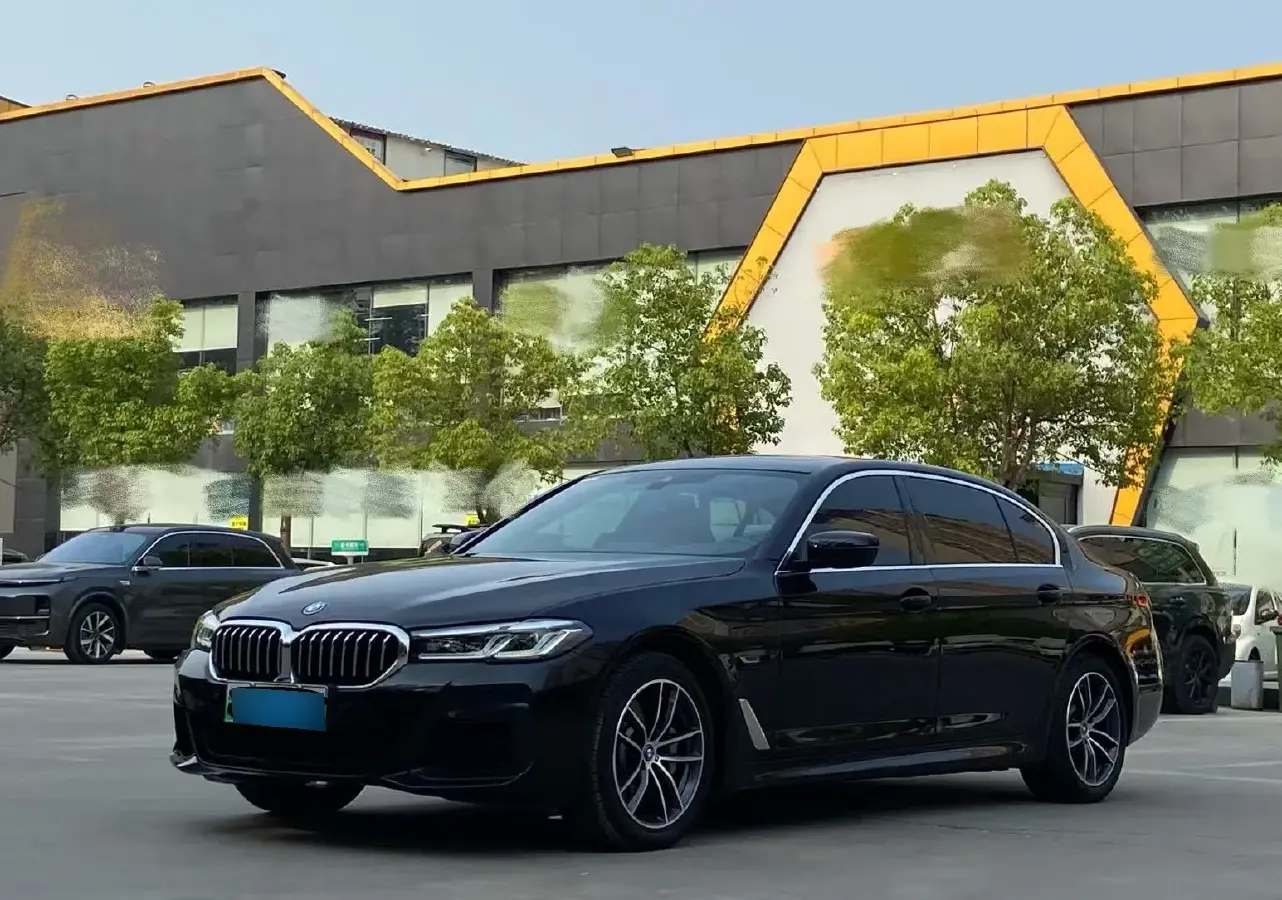 2022 BMW 5 Series 2.0T 184HP L4 8AT PHEV 17.7KWH