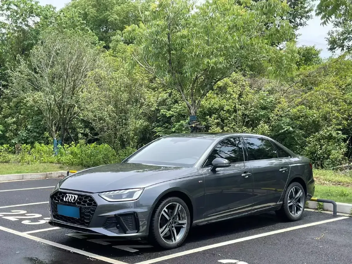 2022 Audi A4L 2.0T 190HP L4 7DCT