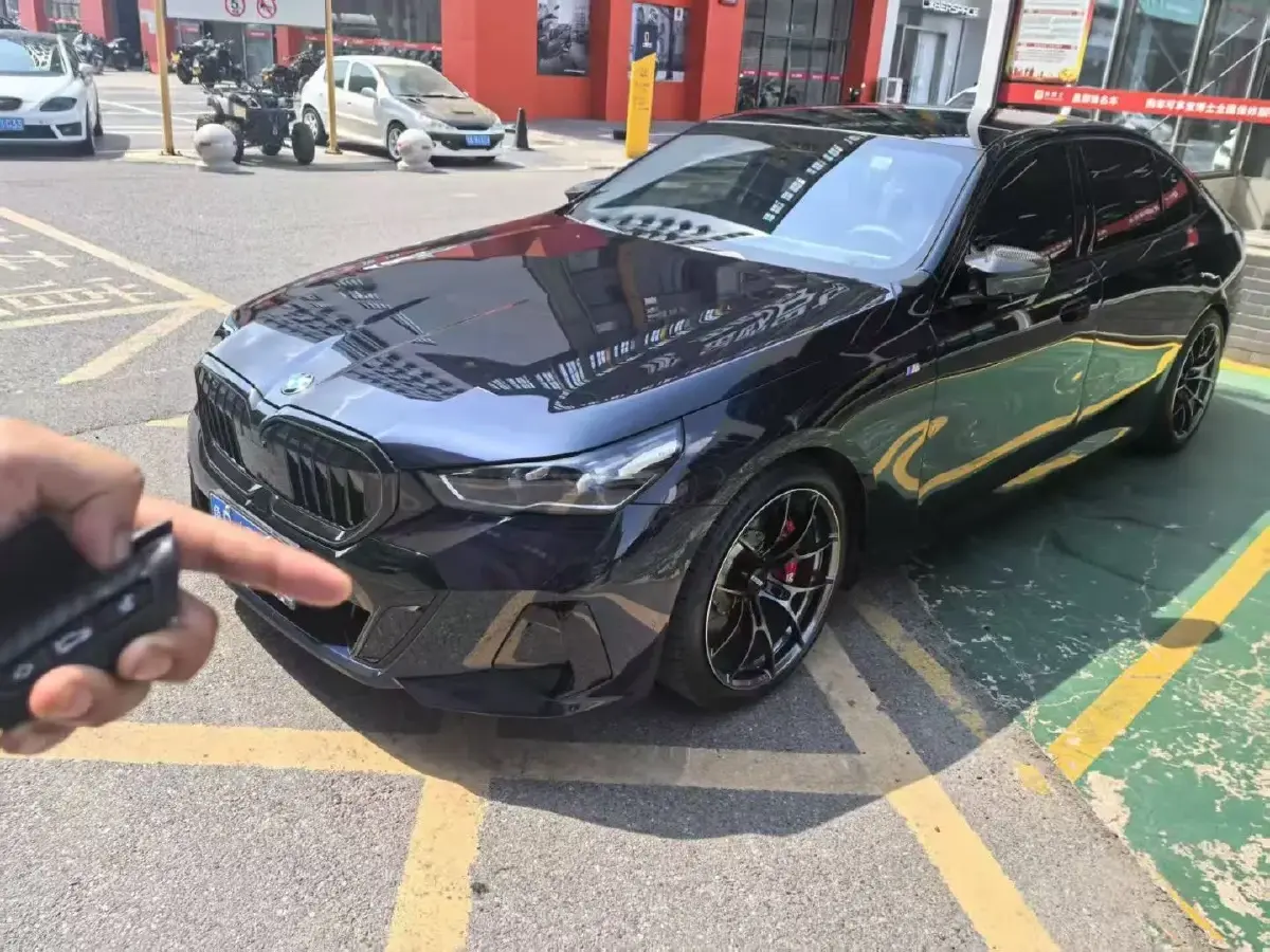 2024 BMW 5 Series 2.0T 258HP L4 8AT