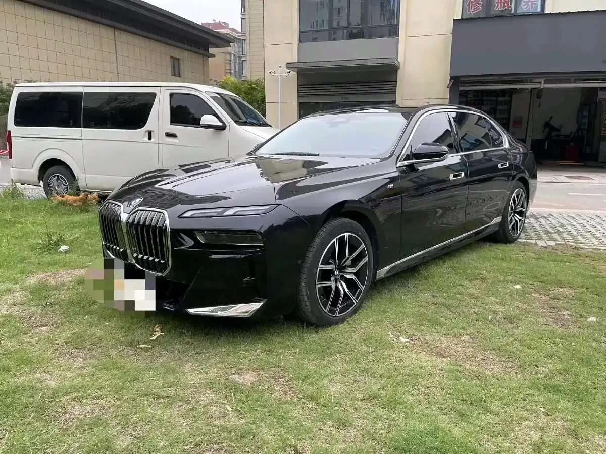 2023 BMW 7 Series 3.0T 381HP L6 8AT