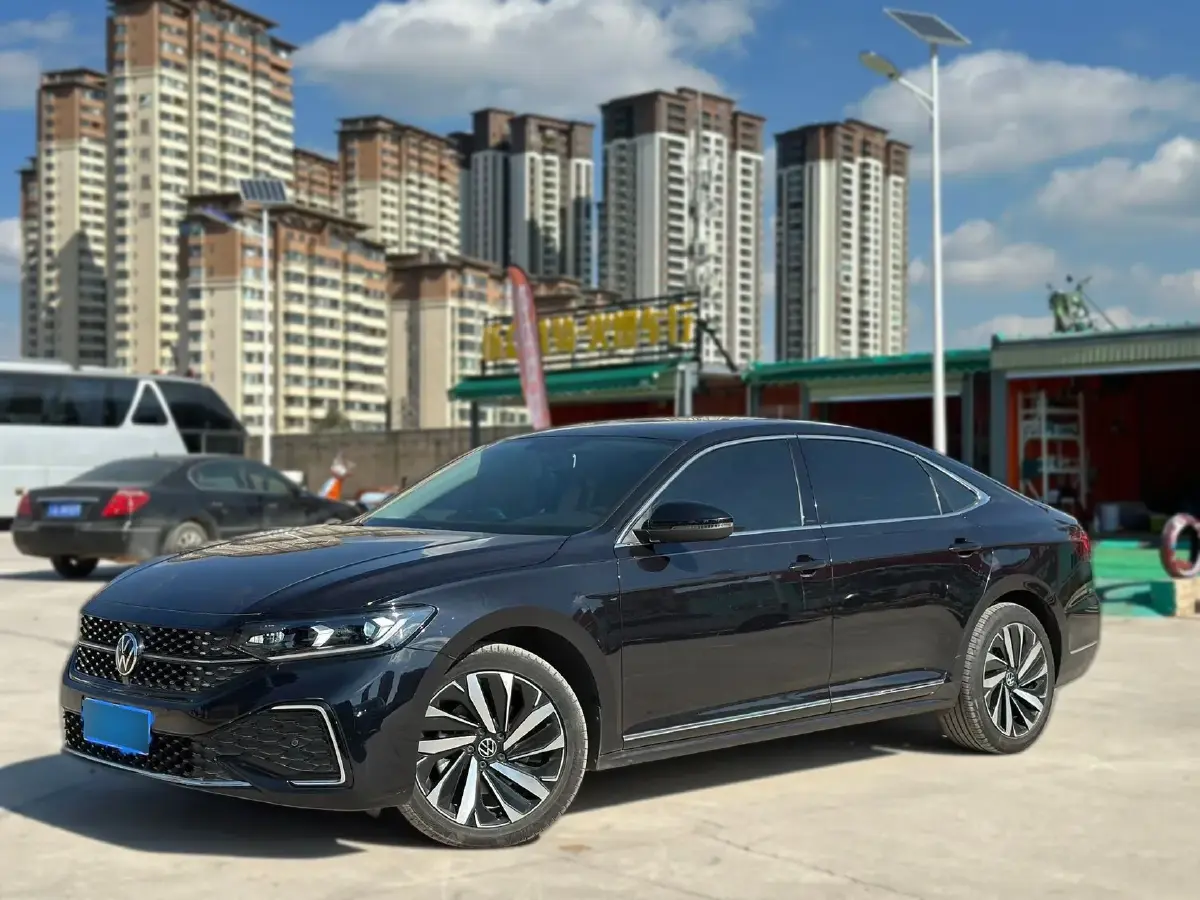 2022 Volkswagen Passat 2.0T 186HP L4 7DCT