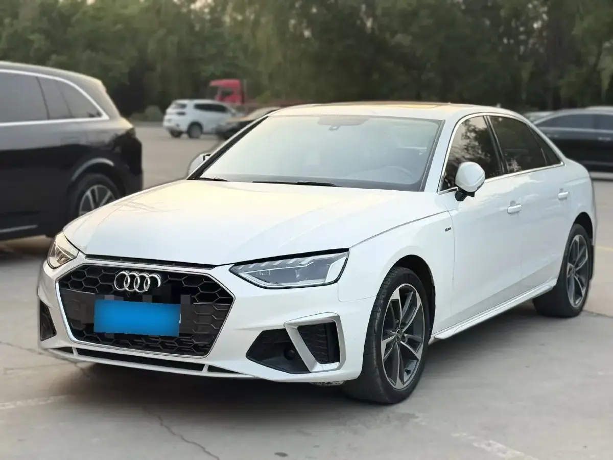 2022 Audi A4L 2.0T 190HP L4 7DCT