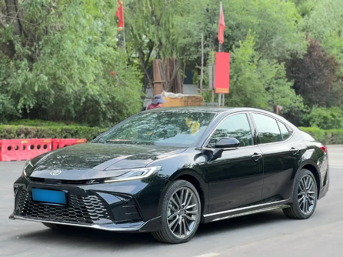 2024 Toyota Camry 2.0L 152HP L4 E-CVT Hybrid
