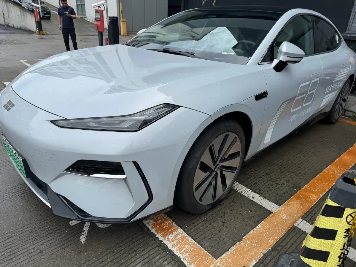 2024 Geely Galaxy E8 BEV 76KWH