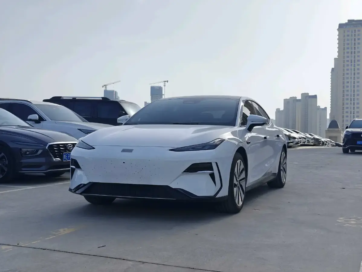 2024 Geely Galaxy E8 BEV 62KWH