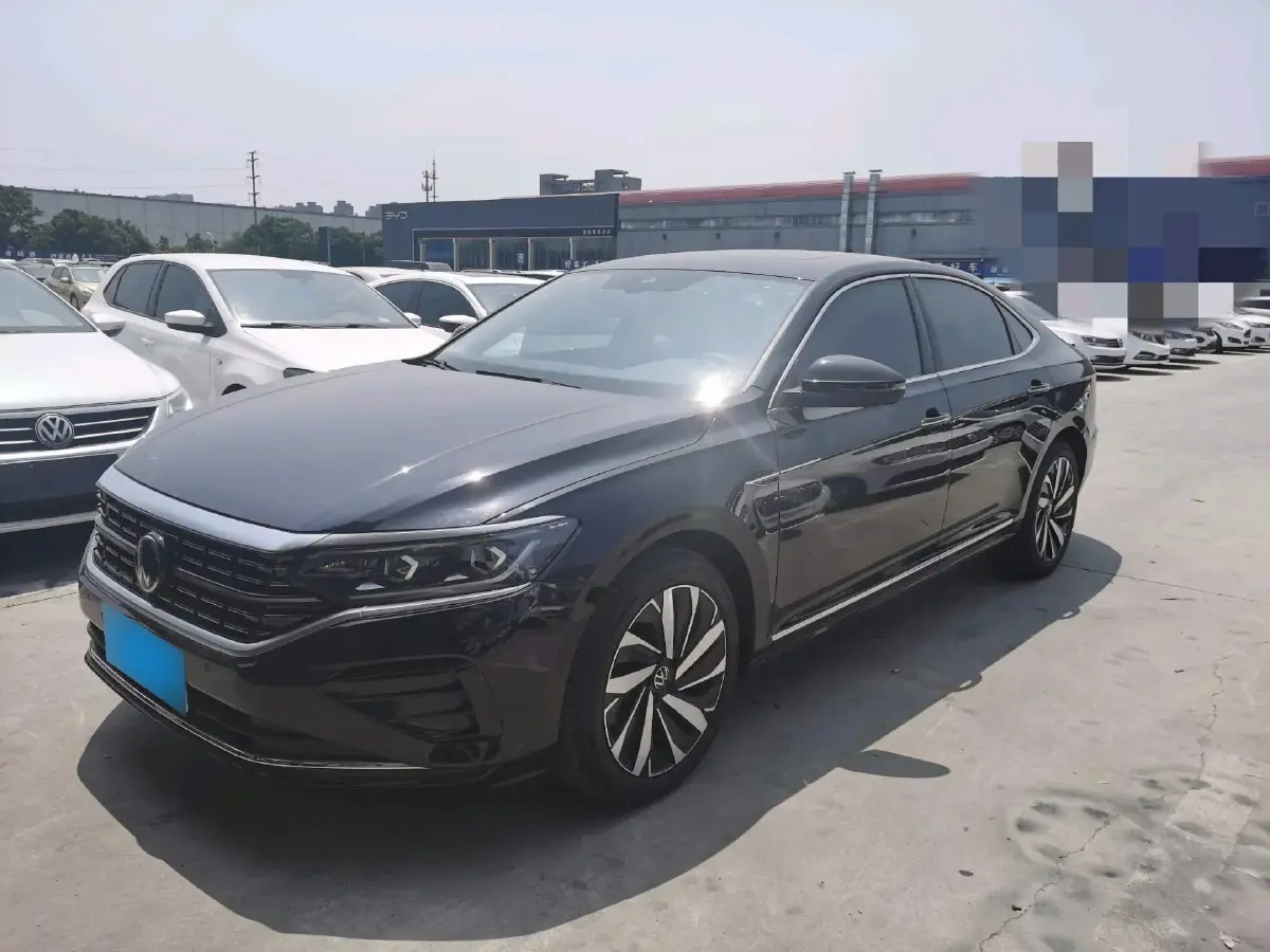 2025 Volkswagen Passat 2.0T 220HP L4 7DCT