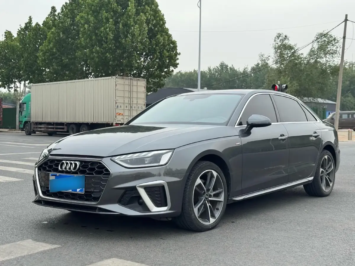 2022 Audi A4L 2.0T 190HP L4 7DCT