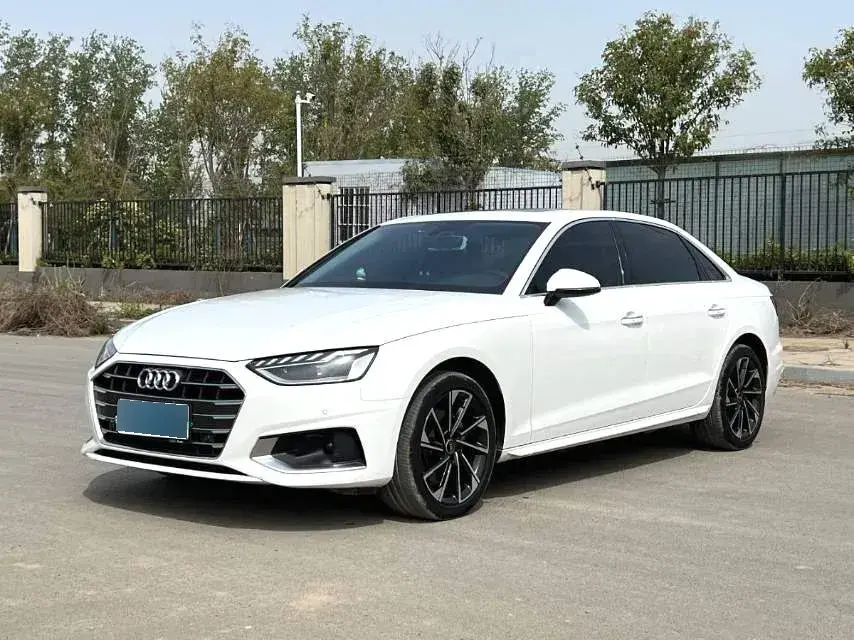2022 Audi A4L 2.0T 190HP L4 7DCT