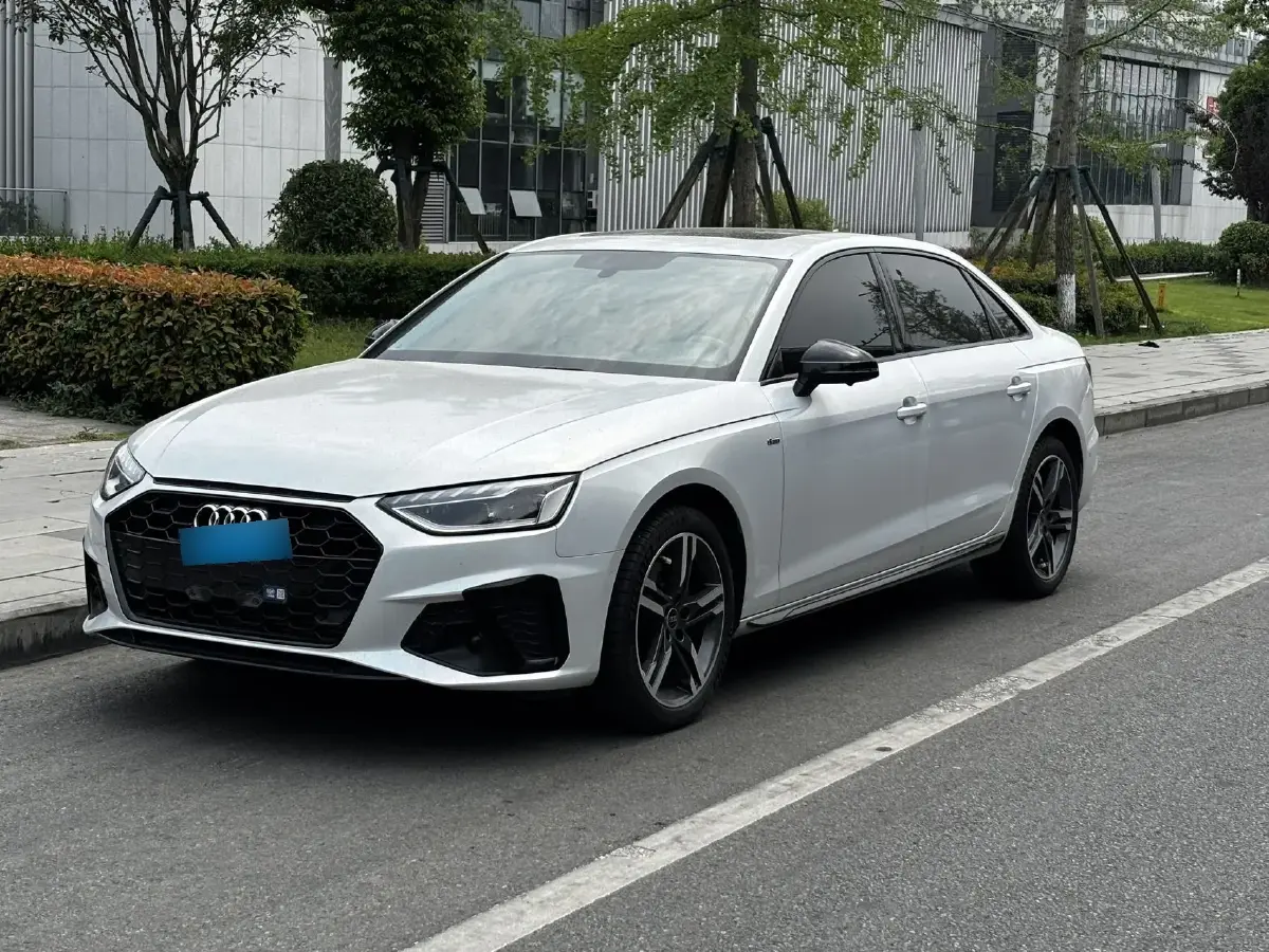 2022 Audi A4L 2.0T 190HP L4 7DCT