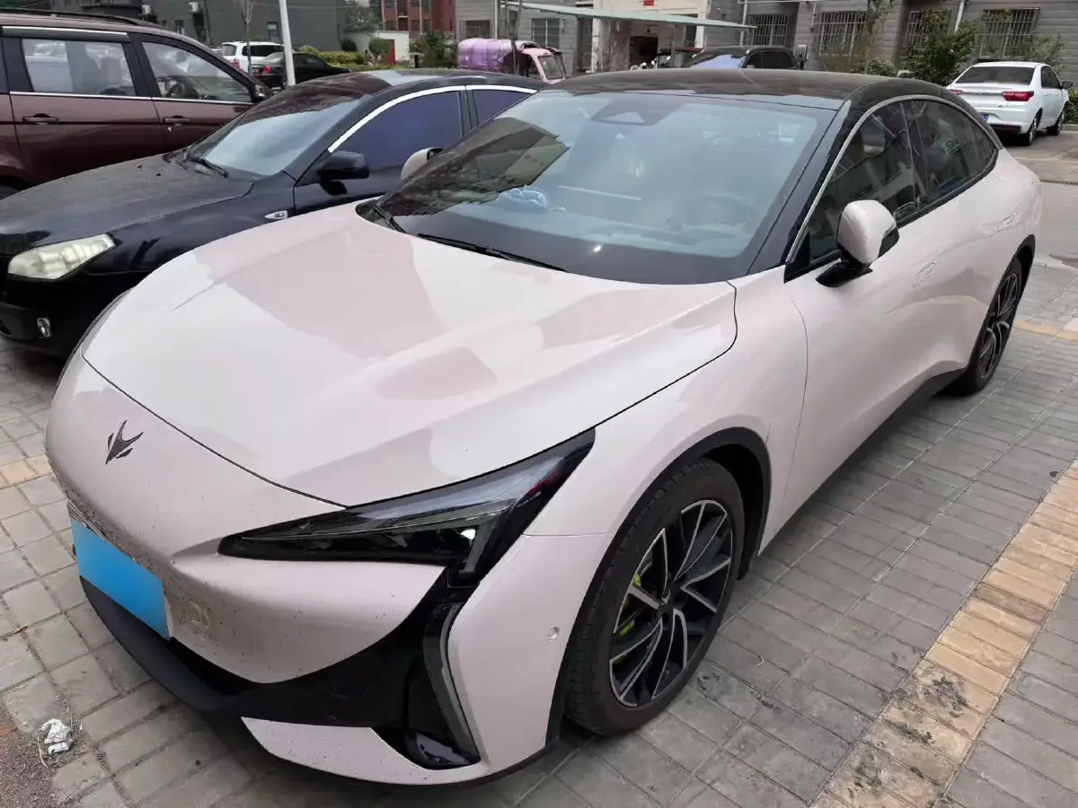 2025 ARCFOX αS5 BEV