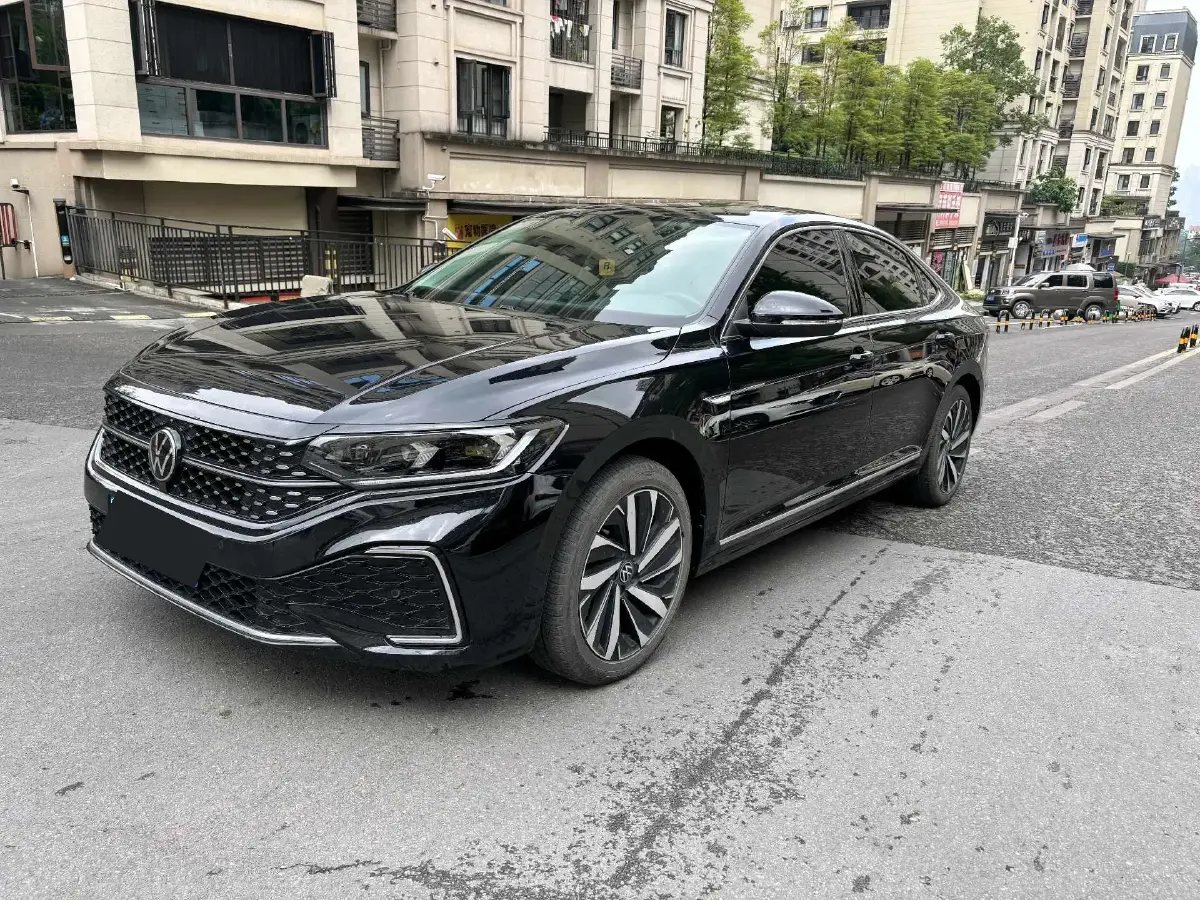 2023 Volkswagen Passat 2.0T 186HP L4 7DCT