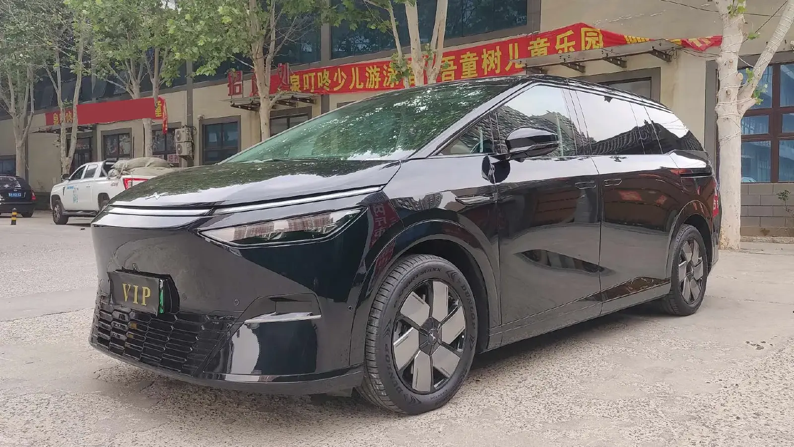 2024 Xpeng X9 BEV 84.5KWH