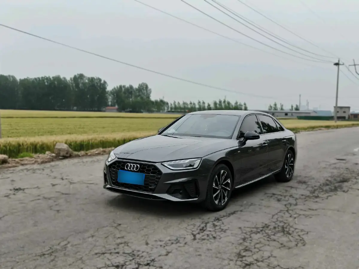 2022 Audi A4L 2.0T 190HP L4 7DCT