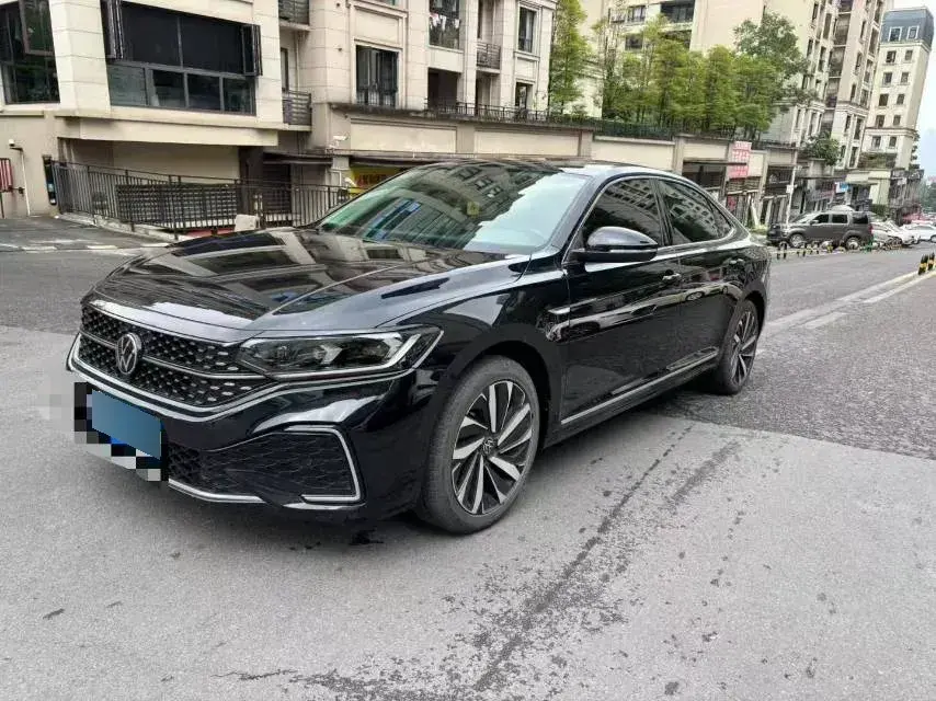2023 Volkswagen Passat 2.0T 186HP L4 7DCT