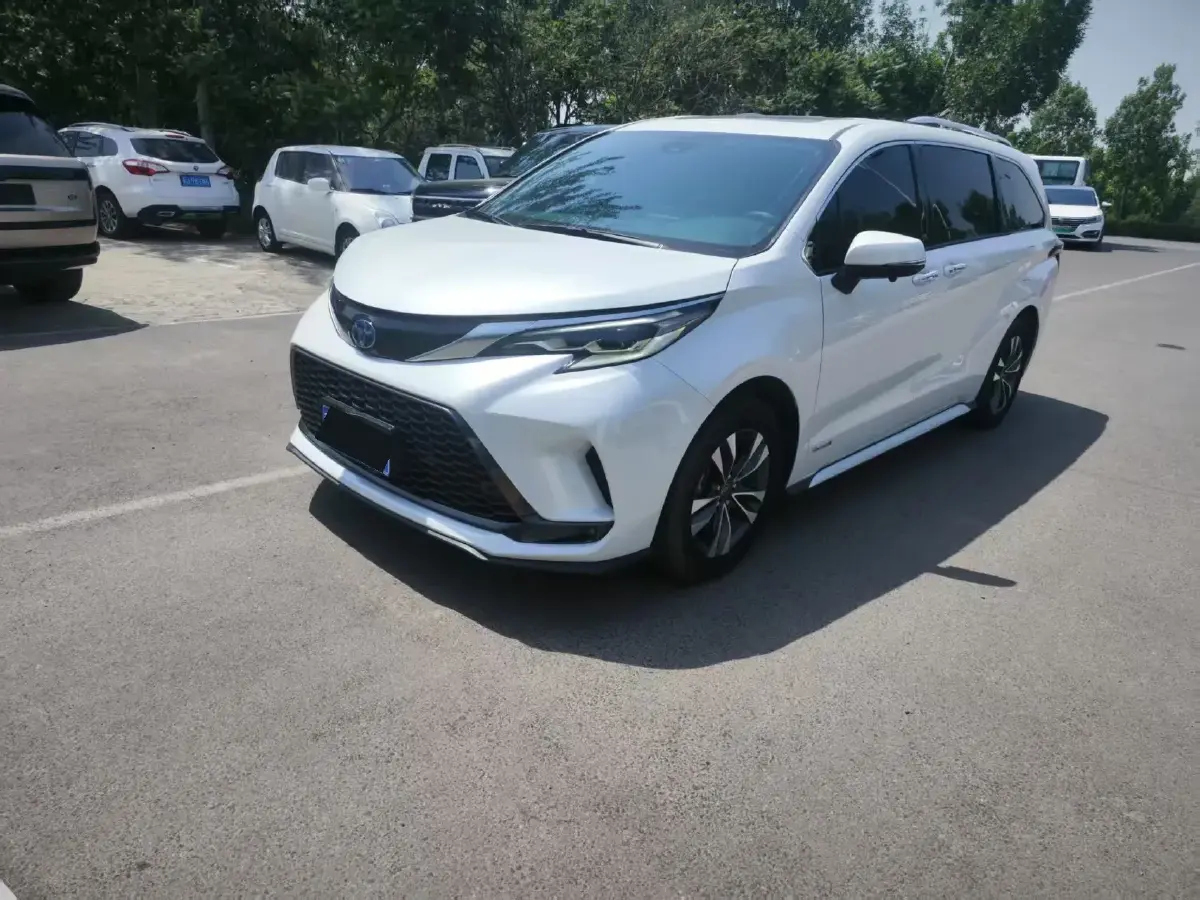 2023 Toyota Granvia 2.5L 189HP L4 E-CVT Hybrid
