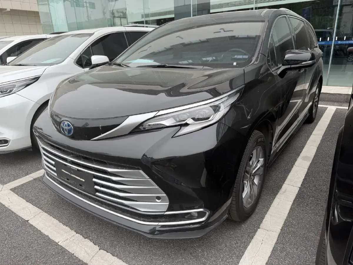 2021 Toyota Sienna 2.5L 192HP L4 E-CVT Hybrid