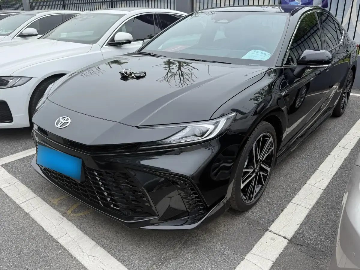 2024 Toyota Camry 2.0L 152HP L4 E-CVT Hybrid