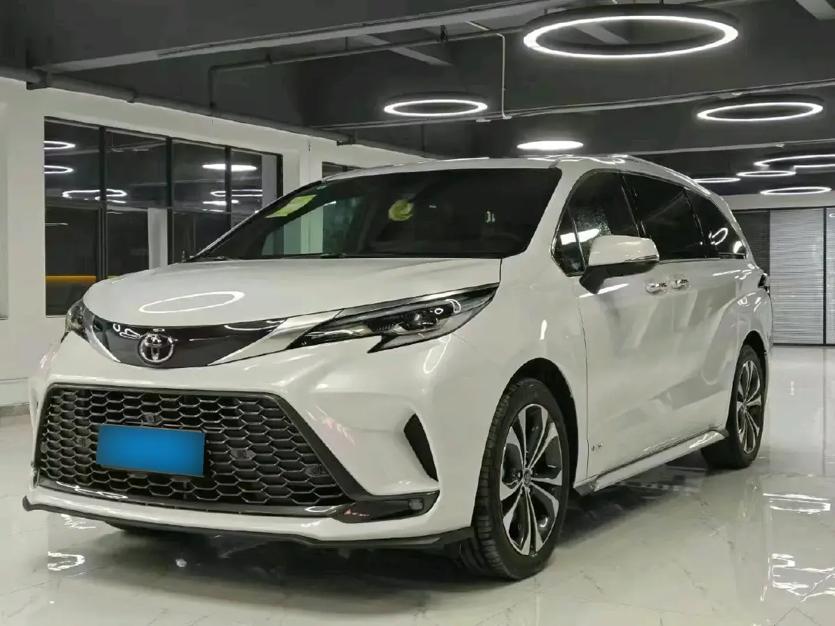 2024 Toyota Granvia 2.5L 189HP L4 E-CVT Hybrid