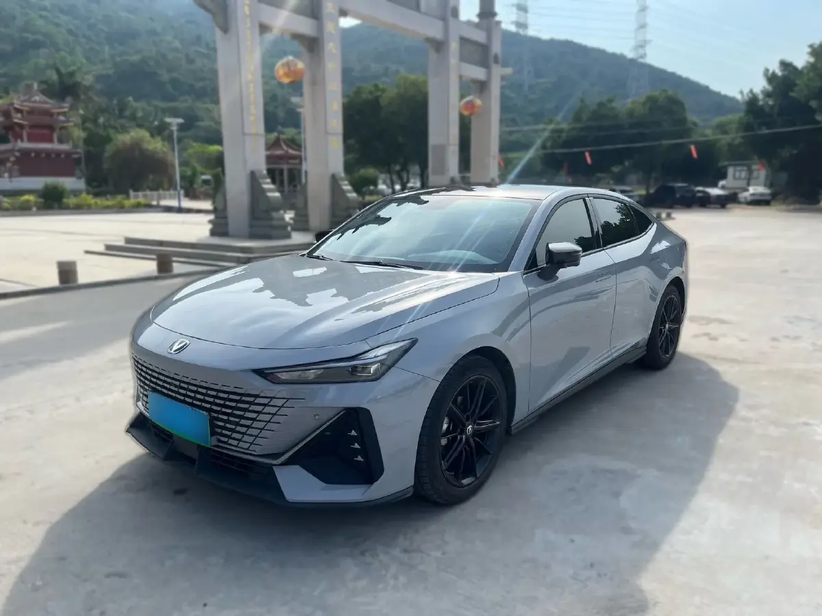 2022 ChangAn UNI-V 1.5T 188HP L4 7DCT