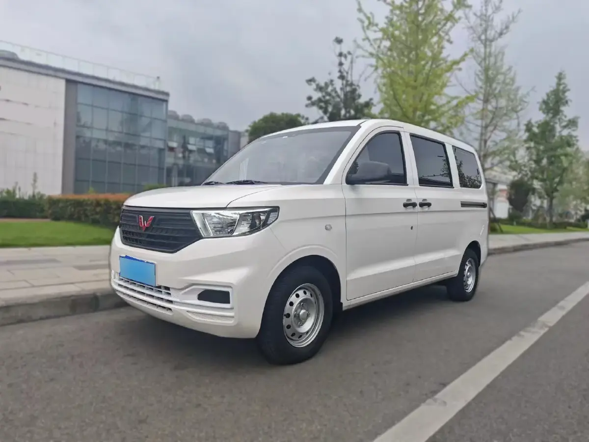 2022 WuLing HongGuang V 1.5L 99HP L4 6MT