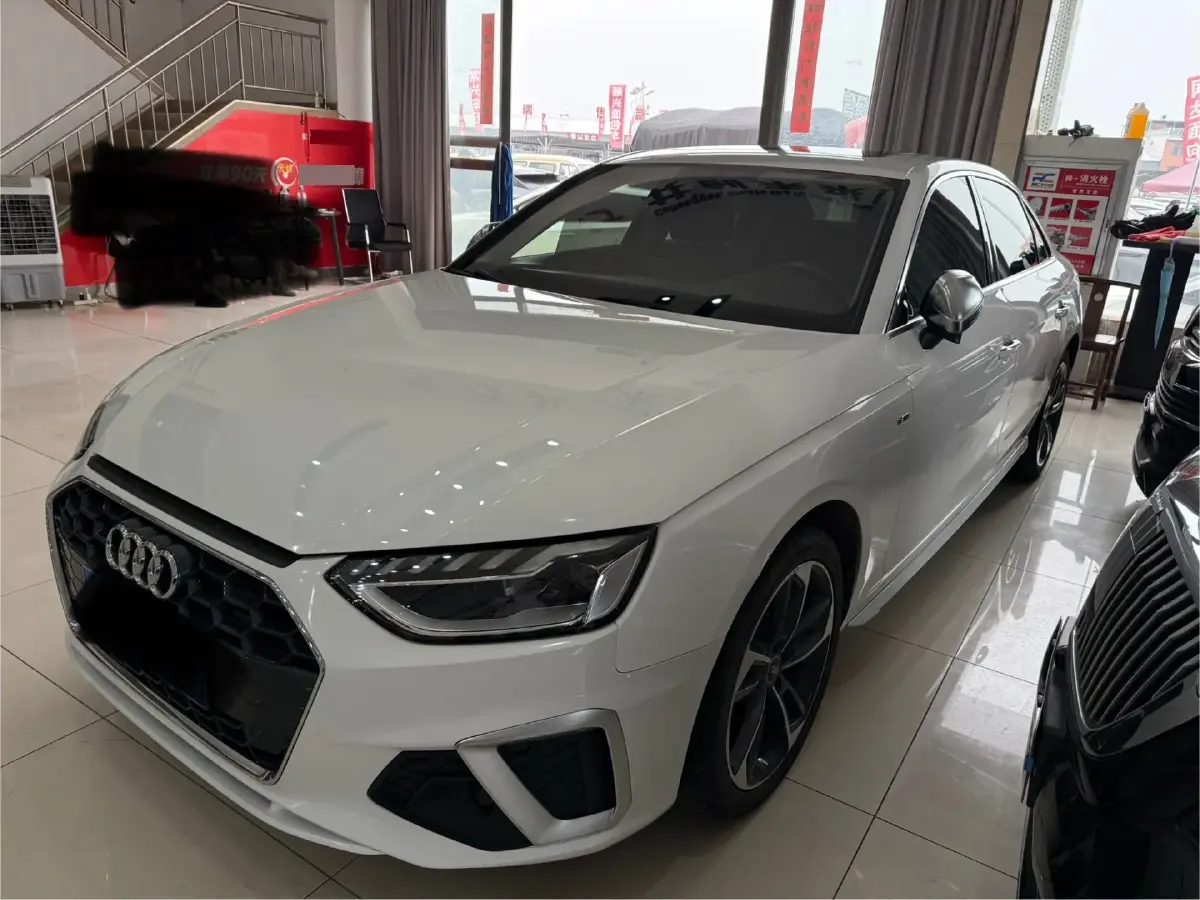 2022 Audi A4L 2.0T 190HP L4 7DCT
