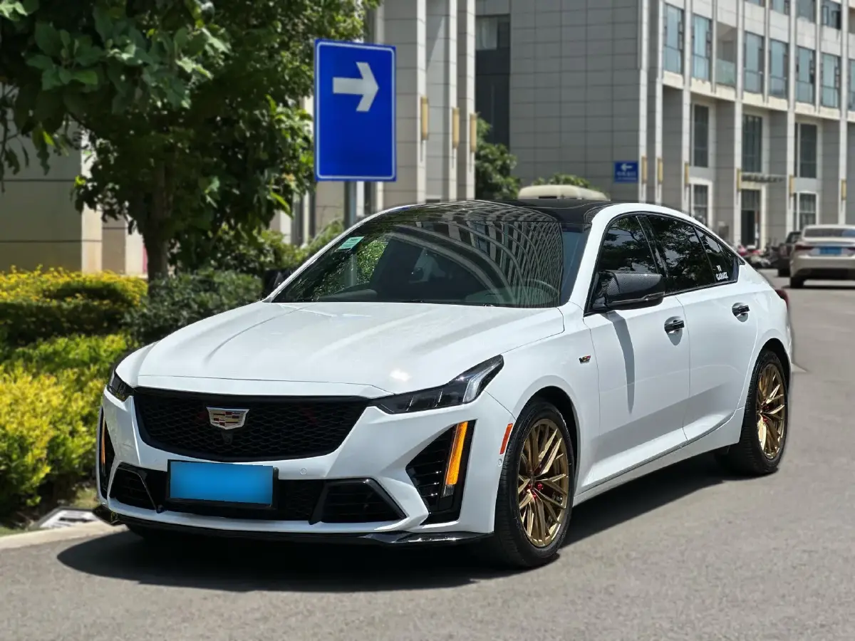 2022 Cadillac CT5 2.0T 237HP L4 10AT