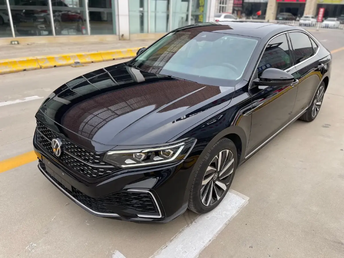 2022 Volkswagen Passat 2.0T 186HP L4 7DCT