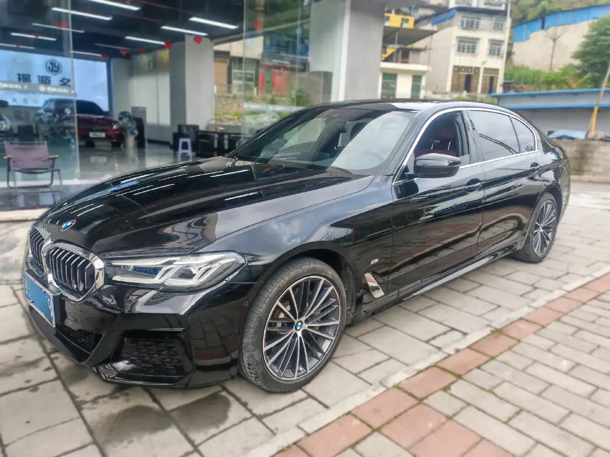 2022 BMW 5 Series 2.0T 252HP L4 8AT